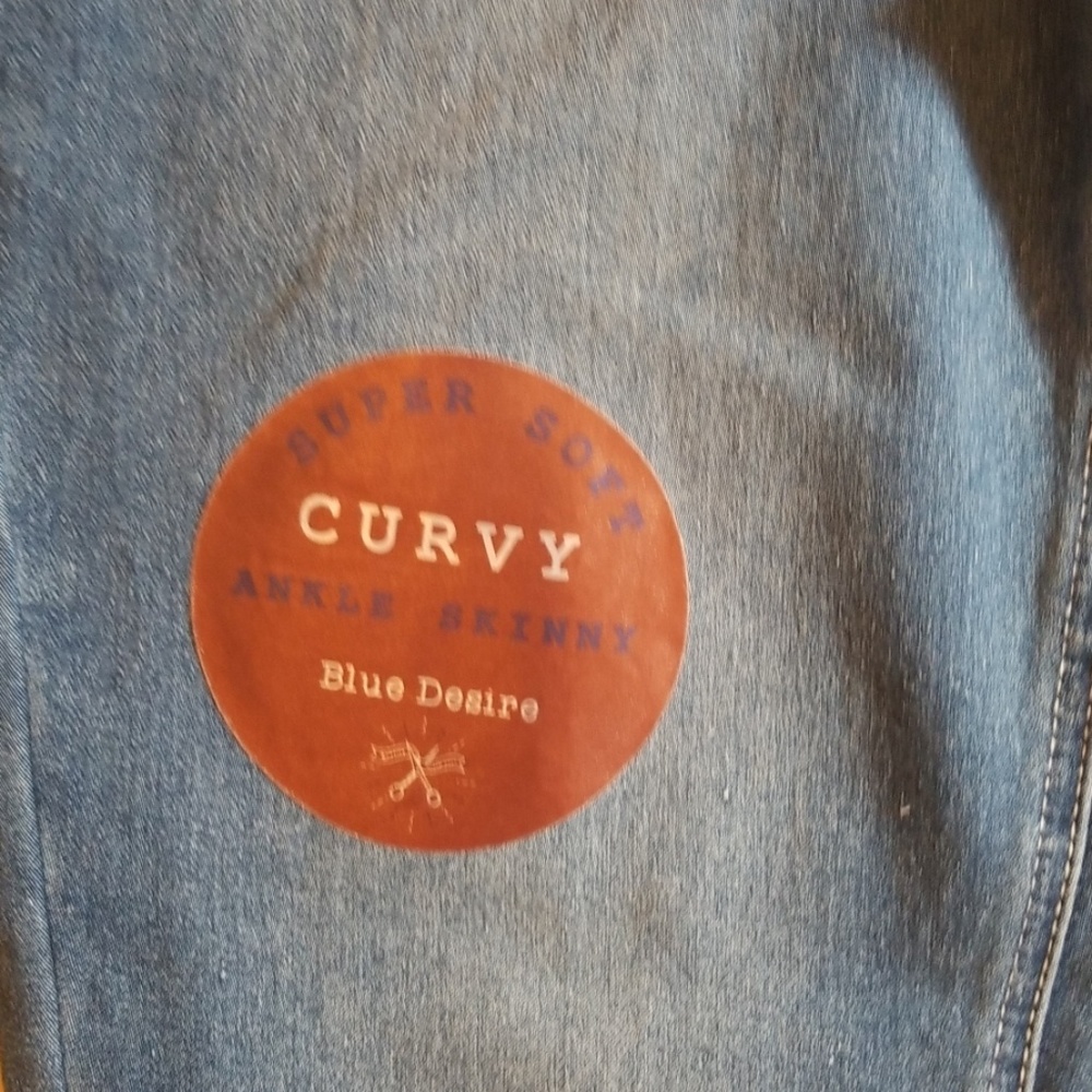 Pearl form fitting blue Jean's - Picture 4 of 8